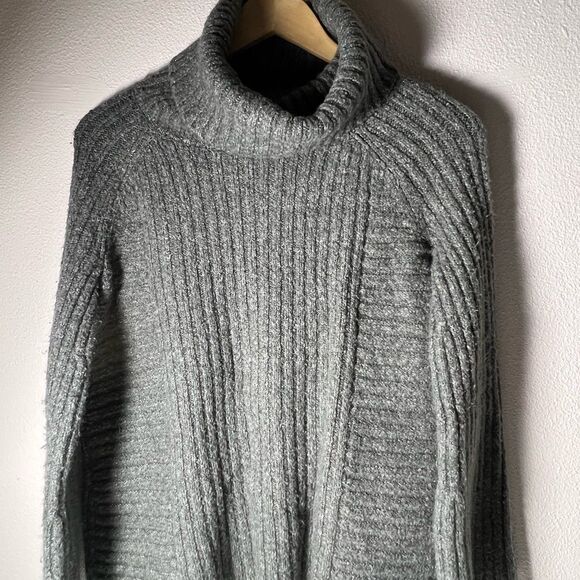 Simply Vera Wang sweater women’s size Medium - Picture 2 of 4